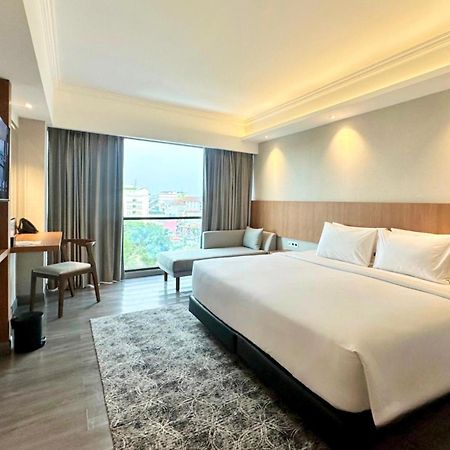 The Malioboro Hotel & Conference Center Джокякарта Екстериор снимка
