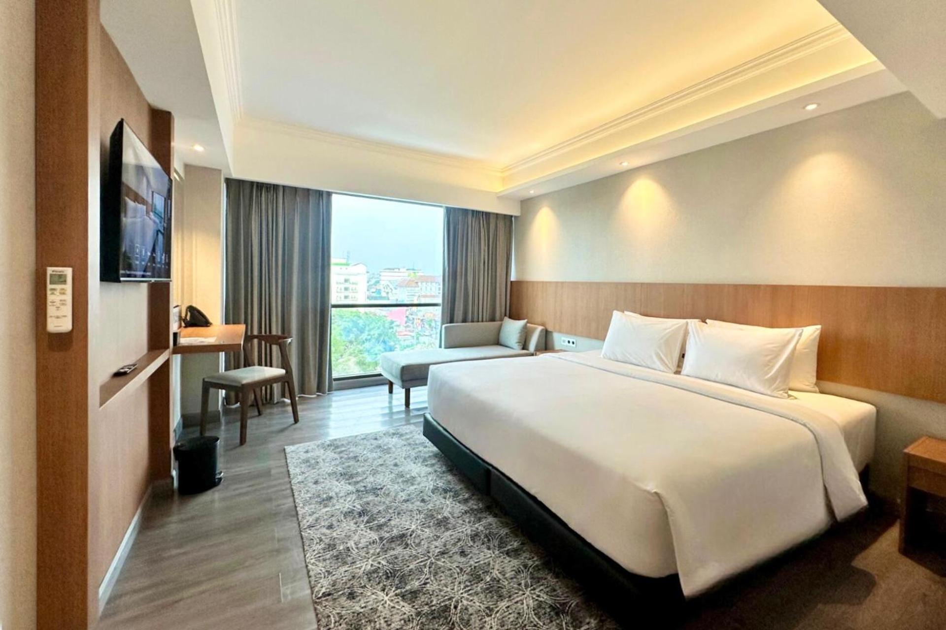 The Malioboro Hotel & Conference Center Джокякарта Екстериор снимка