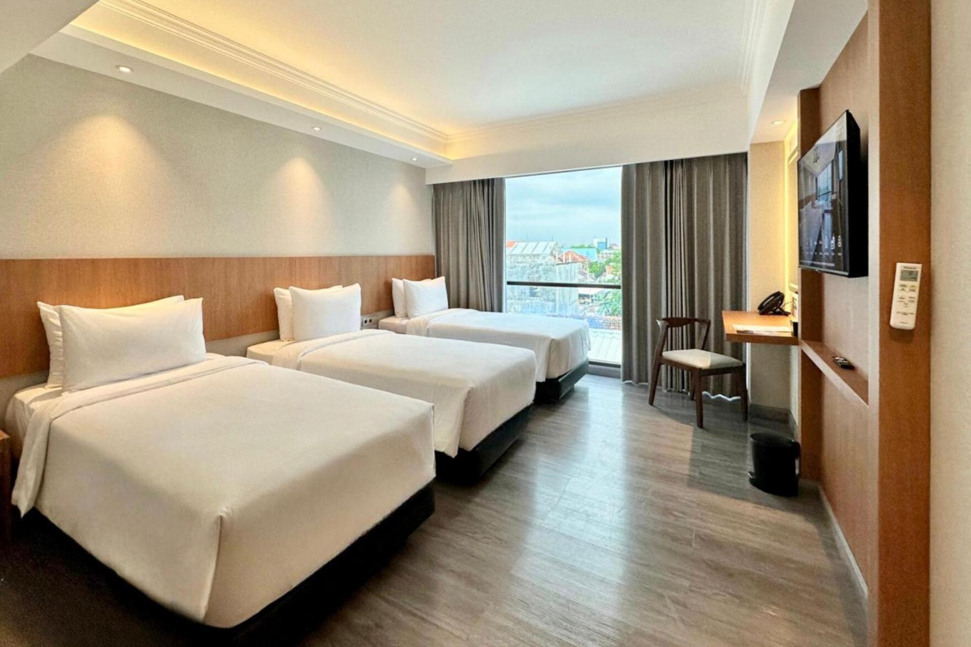 The Malioboro Hotel & Conference Center Джокякарта Екстериор снимка