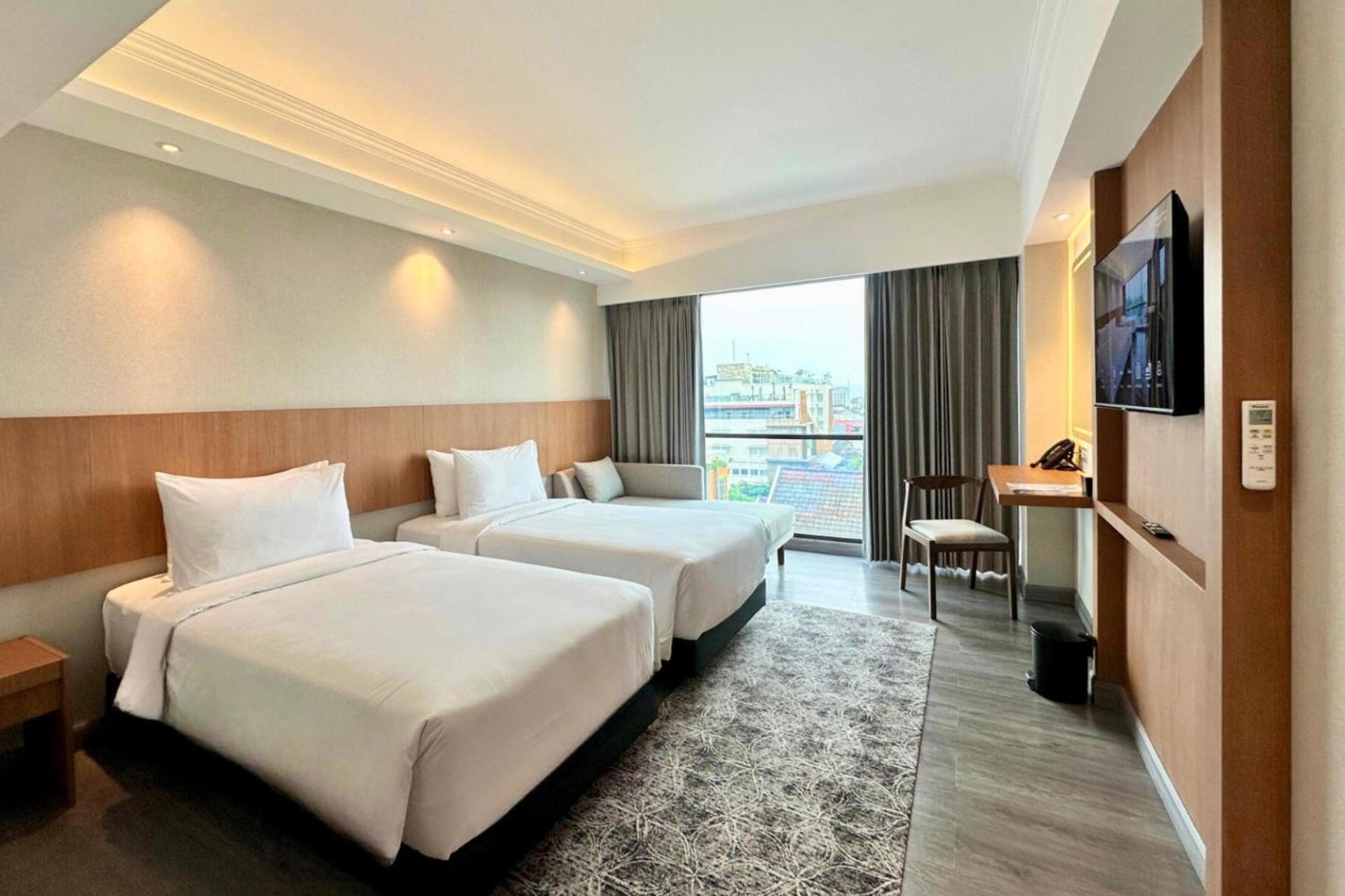 The Malioboro Hotel & Conference Center Джокякарта Екстериор снимка